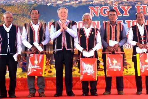 Phó Thủ tướng Thường trực Nguyễn Hòa Bình dự Ngày hội Đại đoàn kết toàn dân tộc tại Gia Lai