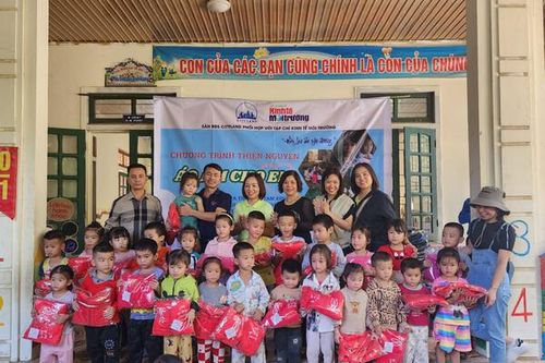 Tạp chí Kinh tế Môi trường kết hợp với Công ty BĐS Cityland trao quà thiện nguyện tại Nghệ An