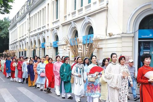 Không 'đóng khung' khi tìm về văn hóa truyền thống