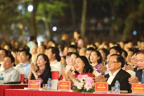 Bí thư Thành ủy Hà Nội Bùi Thị Minh Hoài dự Lễ kỷ niệm 100 năm thành lập Thị xã Sơn Tây
