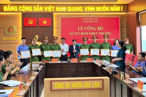 Bắt nhóm 'lâm tặc', nhiều cán bộ Công an được khen thưởng