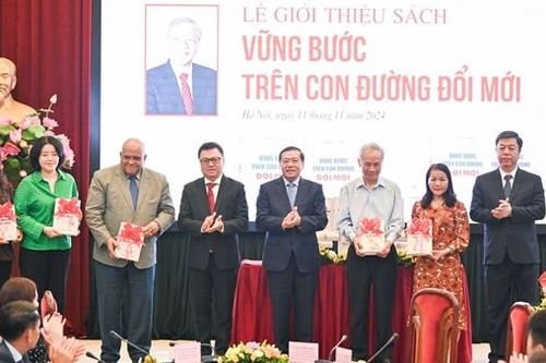 Ra mắt tập 3, tập 4 bộ sách 'Vững bước trên con đường đổi mới' của cố Tổng Bí thư Nguyễn Phú Trọng