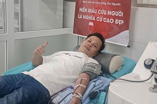 Ấm lòng cảnh chiến sĩ công an vượt 60 km hiến tiểu cầu cứu sống 2 trẻ nhỏ