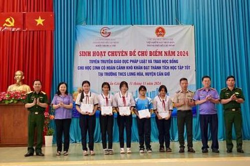 Khối thi đua 8 UBND TPHCM: Mang nghĩa tình đến với người dân Cần Giờ