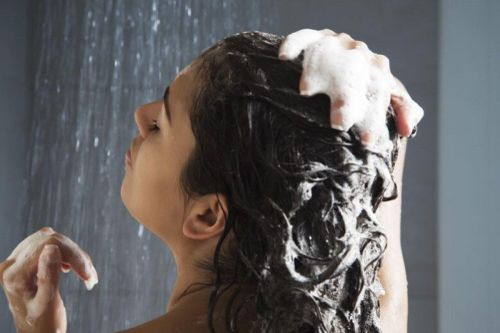 Gội đầu nhiều tóc có nhanh dài?