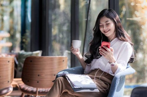 Chỉ có ở gen Z: Xin nghỉ phép đột xuất vì tắc đường, 'bạn gái em sinh nhật'