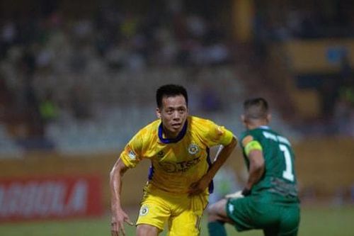 Tiền đạo Văn Quyết trở thành cầu thủ nội ghi nhiều bàn thắng nhất tại V.League
