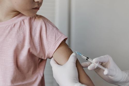 Ai cần tiêm vaccine bạch hầu?