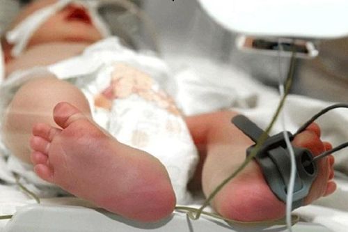 Dấu hiệu trẻ bị viêm não