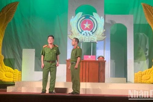 Vở diễn 'Không gục ngã' tham dự Liên hoan Cải lương toàn quốc năm 2024
