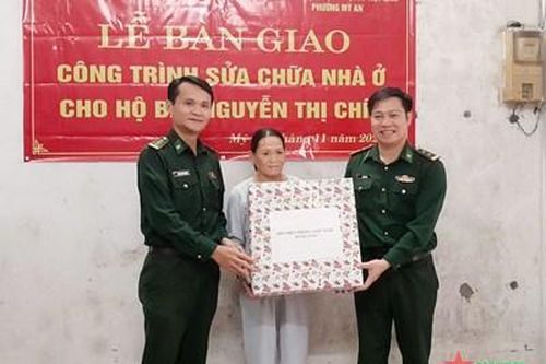Bàn giao nhà đại đoàn kết cho hộ nghèo thành phố Đà Nẵng