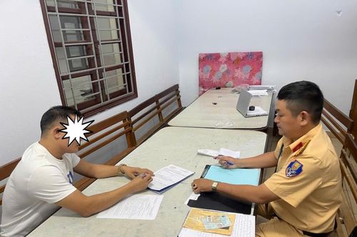 Tài xế 'cắn đá'!