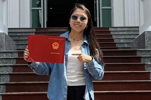Nữ cầu thủ bóng đá Huỳnh Như tiếp tục học cao học để hoàn thành ước mơ giáo viên