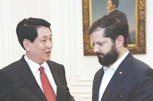 Chủ tịch nước Lương Cường hội đàm với Tổng thống Chile Gabriel Boric Font