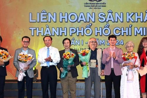 Tưng bừng khai mạc Liên hoan Sân khấu TPHCM lần 1 năm 2024 'Khát vọng Phương Nam'
