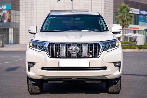 Toyota Land Cruiser Prado 'chủ tịch' chạy 3 năm, bán gần 2,4 tỷ