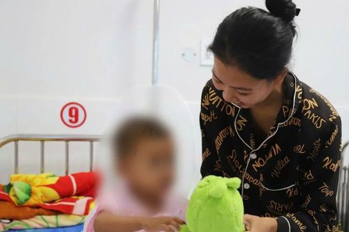 Bé trai 2 tuổi mắc bệnh tim nhưng được chẩn đoán và điều trị viêm phổi