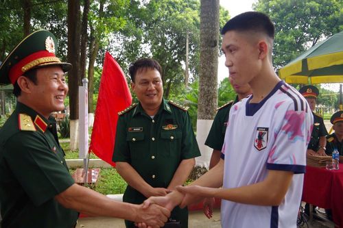 'Con nuôi' Đồn Biên phòng tiếp bước con đường binh nghiệp