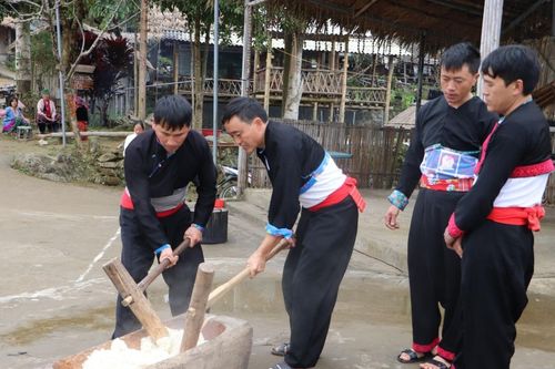 Bánh giầy - tinh hoa văn hóa ẩm thực của đồng bào Mông