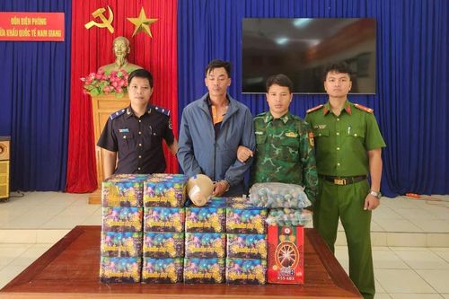 Bắt giữ đối tượng vận chuyển gần 25kg pháo hoa nhập lậu qua biên giới