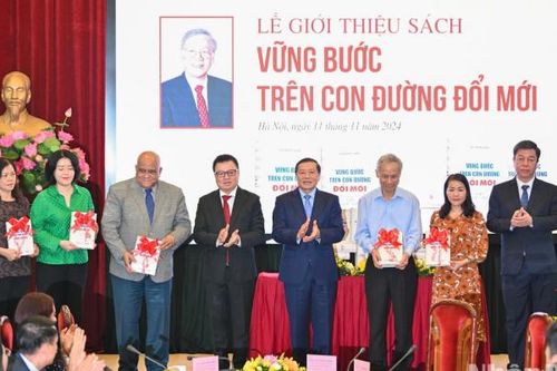 Ra mắt sách 'Vững bước trên con đường đổi mới' của cố Tổng Bí thư Nguyễn Phú Trọng