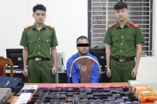 Bắt đối tượng vận chuyển gần 6 kg ma túy các loại