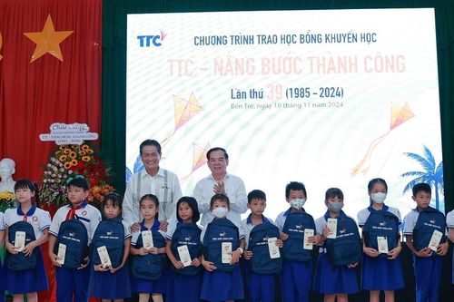 TTC trao 568 suất học bổng cho học sinh Bến Tre