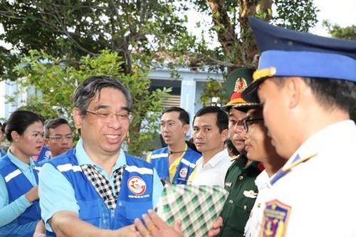 Đoàn đại biểu TPHCM chúc Tết sớm quân, dân đảo Thanh niên Thổ Chu