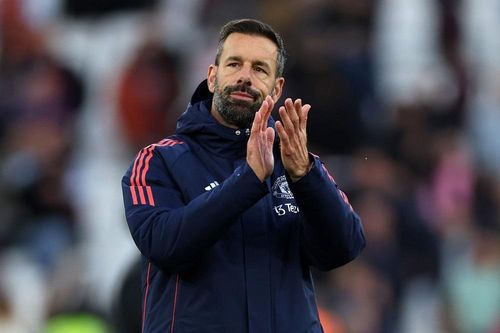 HLV Amorim thẳng tay loại Ruud van Nistelrooy khỏi ban huấn luyện MU