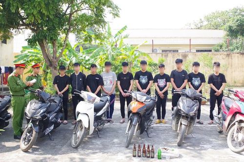 Khởi tố 10 đối tượng chặt biển xe, gây thương tích cho người khác