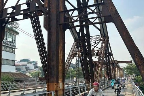 Chuyên gia Pháp lại sang tìm giải pháp đảm bảo an toàn cho cầu Long Biên