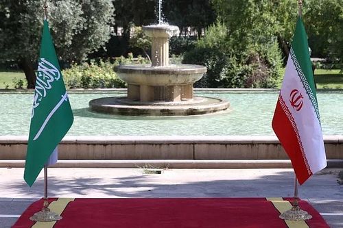 Quan chức Ả Rập Xê-út thăm Iran, chuẩn bị cho sự trở lại của ông Trump