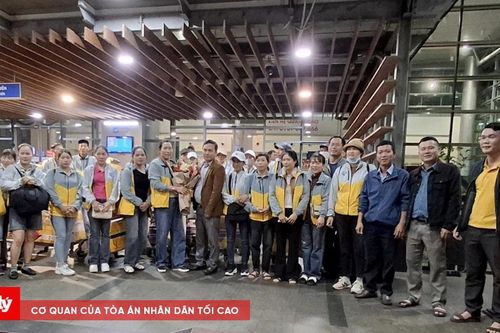 Thoát nghèo nhờ xuất khẩu lao động thời vụ