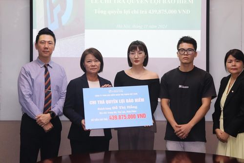 Fubon Life chi trả hơn 439 triệu đồng quyền lợi bảo hiểm cho khách hàng