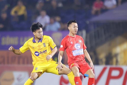 Vì sao các HLV trưởng Sông Lam Nghệ An lần lượt từ chức?