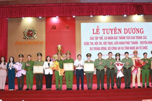 Công an Nghệ An tuyên dương tập thể, cá nhân đạt thành tích cao trong các cuộc thi, hội thi và công tác đấu tranh phòng, chống tội phạm