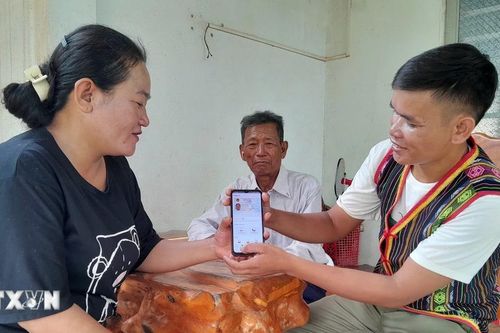 Chuyển hỗ trợ 400.000 máy tính bảng sang điện thoại thông minh cho hộ nghèo