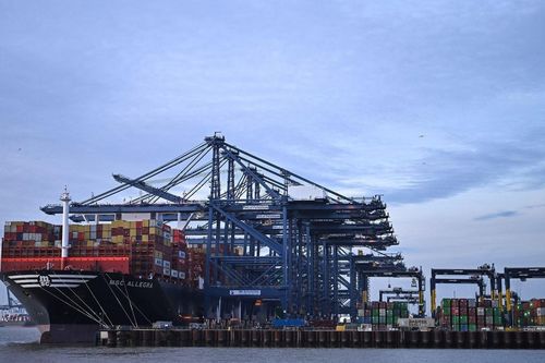 Thuế quan tiềm năng của ông Trump đe dọa hàng tỷ USD xuất khẩu của Anh