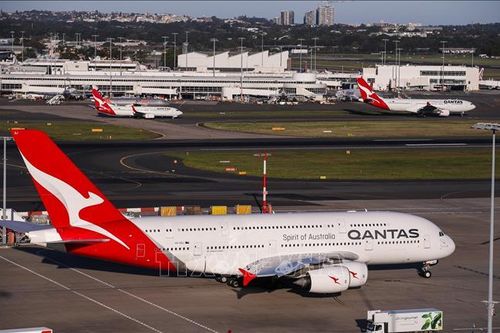 Tìm thấy các mảnh kim loại ở sân bay Sydney sau sự cố động cơ máy bay Qantas
