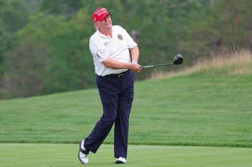 Tổng thống Hàn Quốc tập chơi golf lại sau 8 năm để 'kết nối' với ông Trump