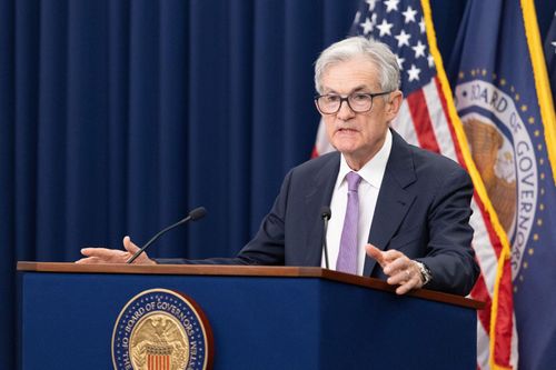 'Cuộc chiến' lớn đầu tiên của ông Trump: Đối đầu với Fed?