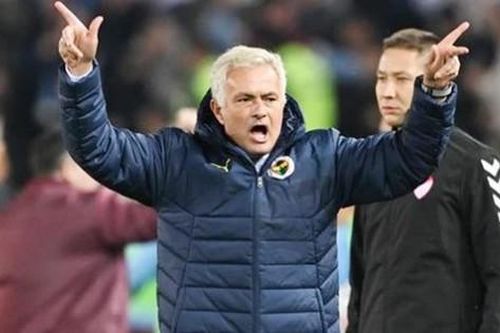 'Người đặc biệt' Jose Mourinho bị chỉ trích dữ dội