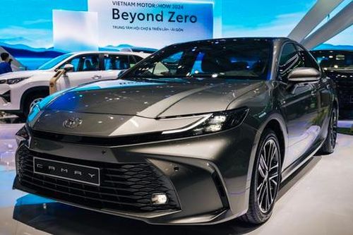Giá xe Toyota Camry mới nhất tháng 11/2024