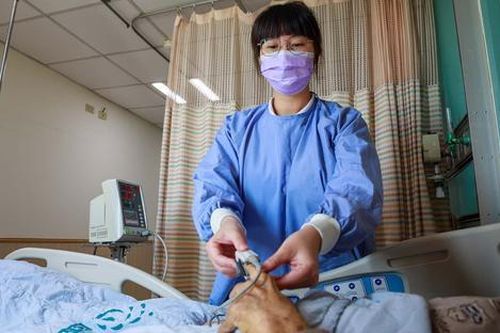 Xót xa gia đình 4 người bị ung thư, bác sĩ chỉ ra 1 dụng cụ quen thuộc trong bếp là nguyên nhân