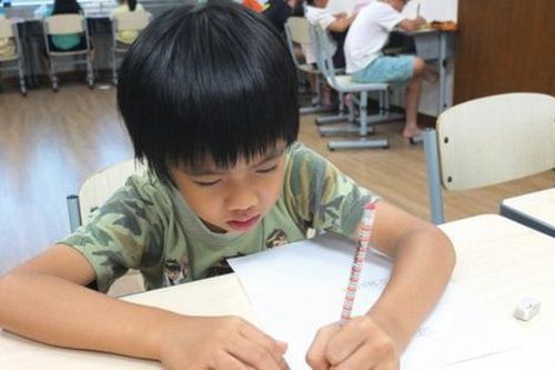 Bài tập tìm từ đồng nghĩa với 'mới' không học sinh nào trả lời được, đáp án gây bất ngờ