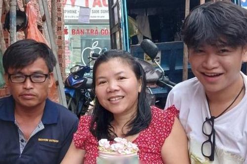 Chàng trai được cha đặt cho cái tên rất Tây, hay bị bạn bè trêu chọc đọc ngược