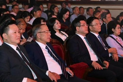 Gala 15 năm ngành Công Thương thực hiện Cuộc vận động 'Người Việt Nam ưu tiên dùng hàng Việt Nam'