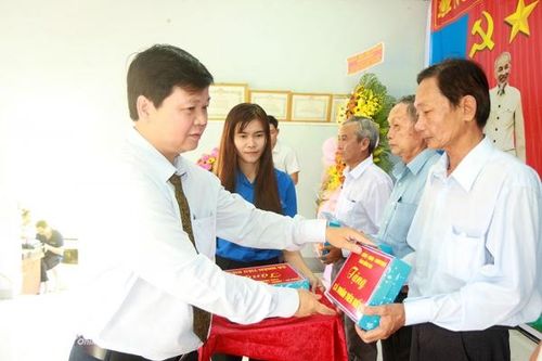 Tuyên dương những nhân tố tích cực trong khu dân cư