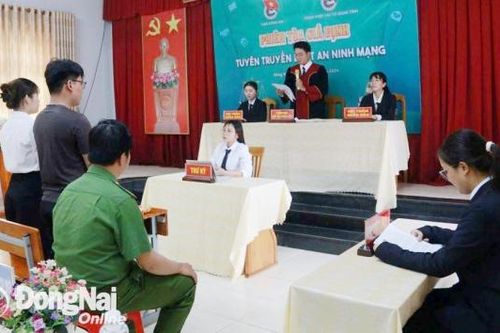Tổ chức phiên tòa giả định tại Trường cao đẳng Thống kê II