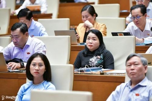 Người nghèo sẽ được hỗ trợ điện thoại thông minh